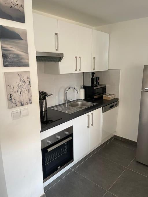Proche Mer Et Centre Appart 2 Pieces Wifi&Clim Sainte-Maxime Luaran gambar